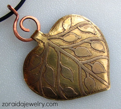 brass_etched_heart_pendant__097f4787